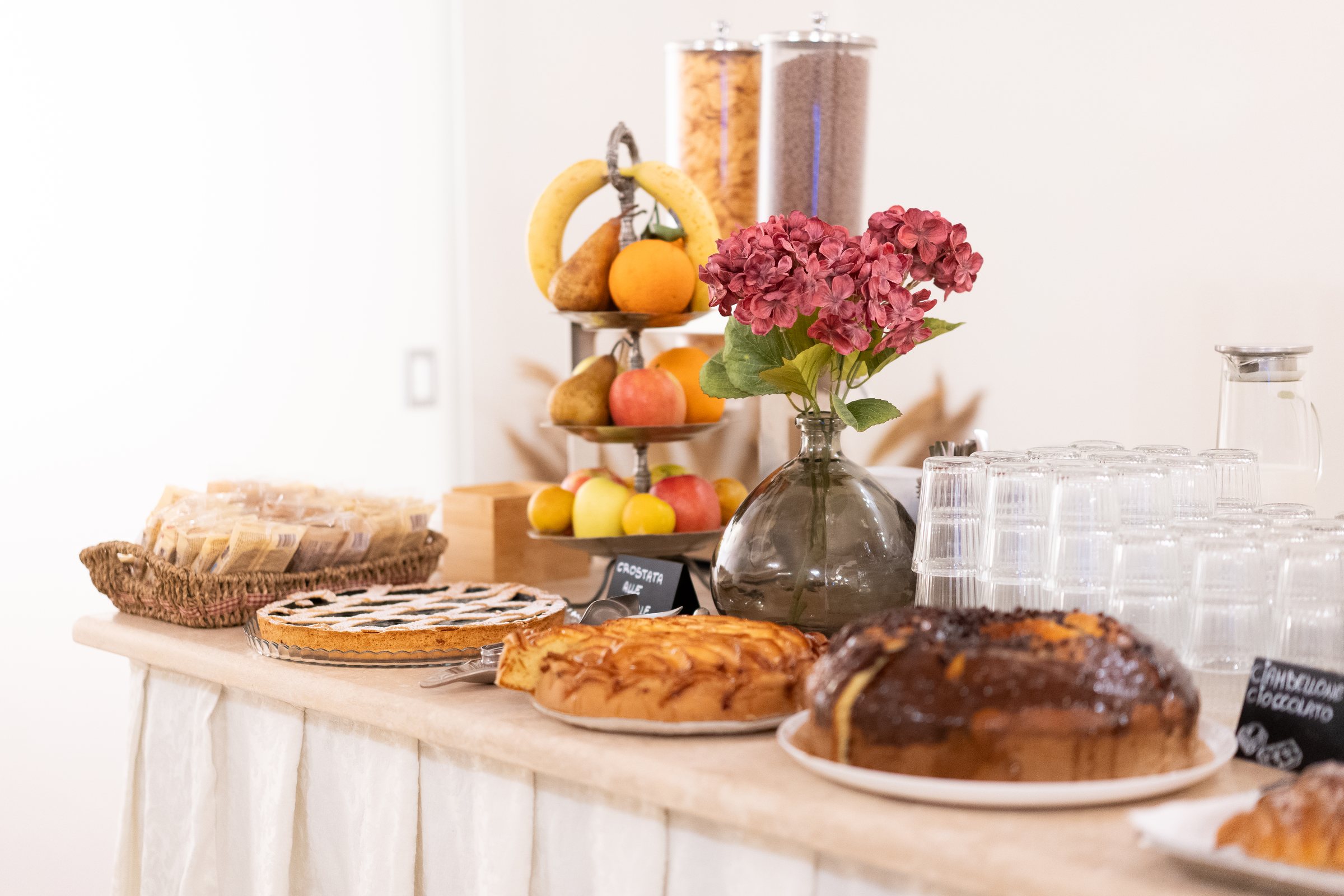 Dolci e frutta del buffet della colazione